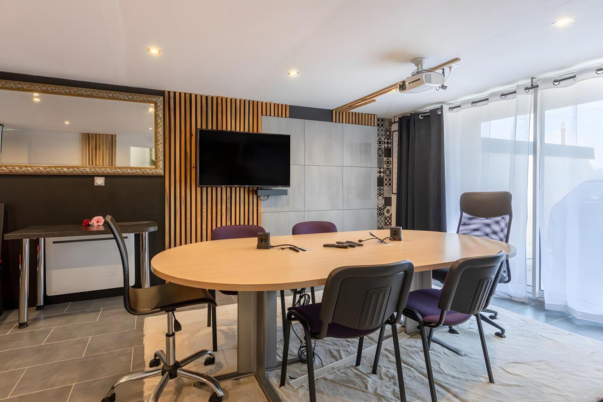 Rez De Jardin & Salle De Reunion La Ferriere  Ngoại thất bức ảnh