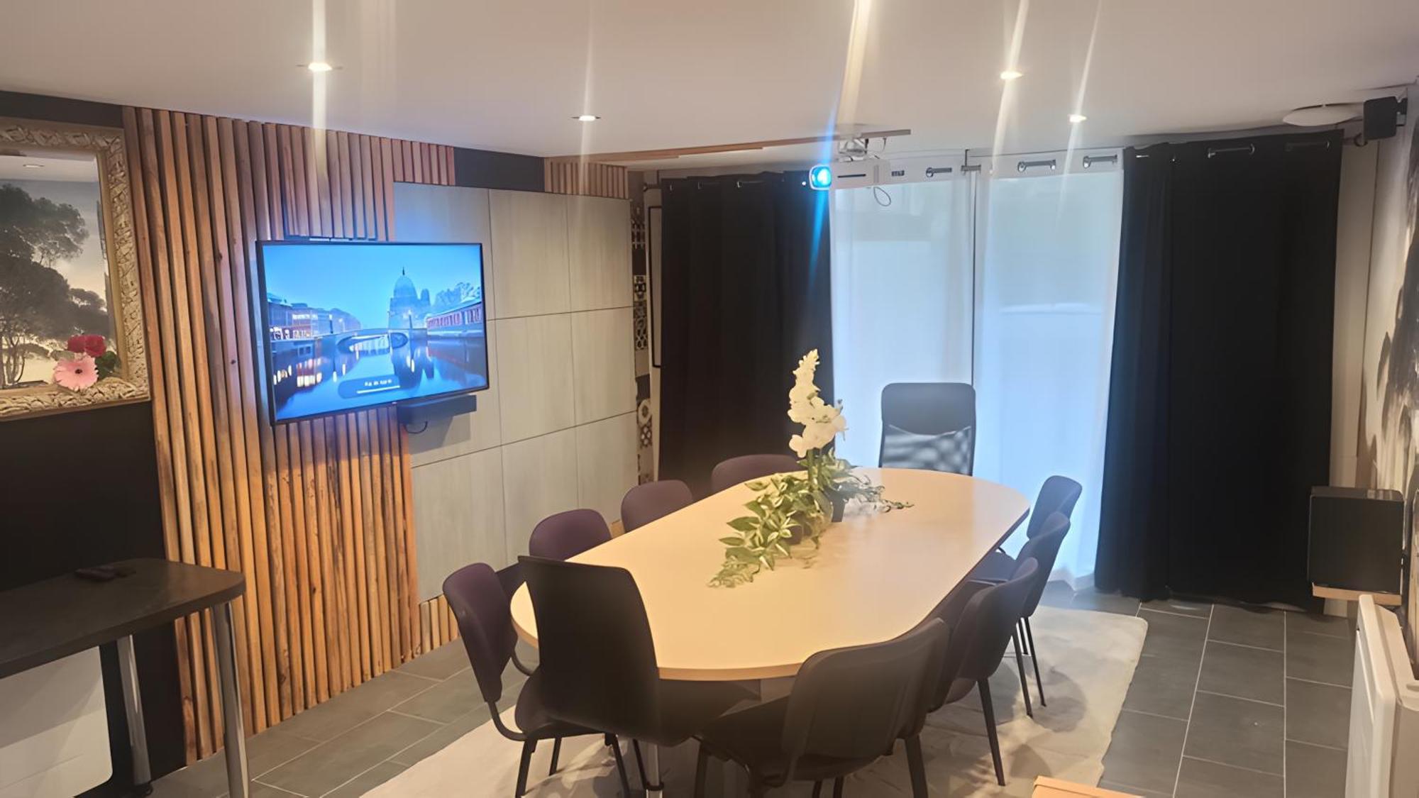 Rez De Jardin & Salle De Reunion La Ferriere  Ngoại thất bức ảnh
